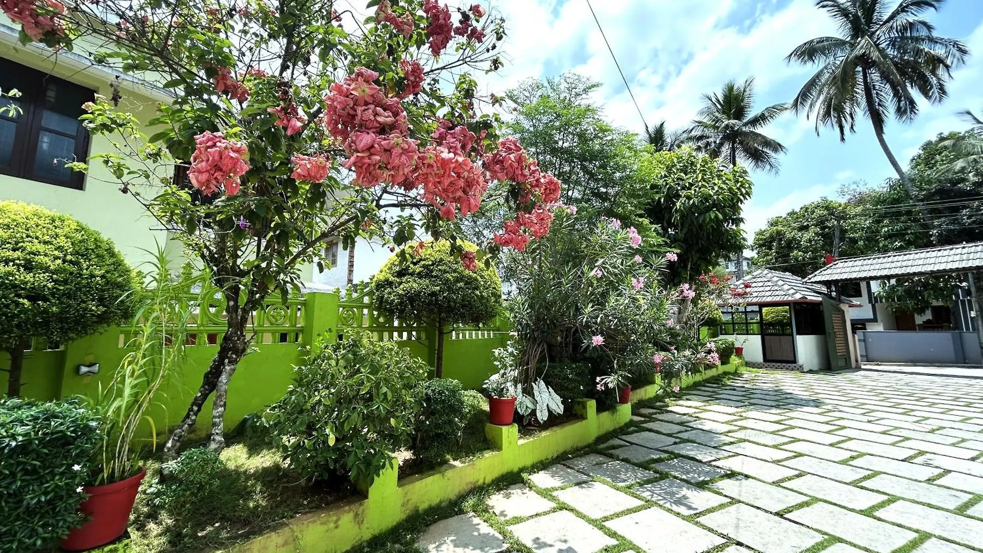 Deluxe Residency Hotel Kalpetta 5*,  India