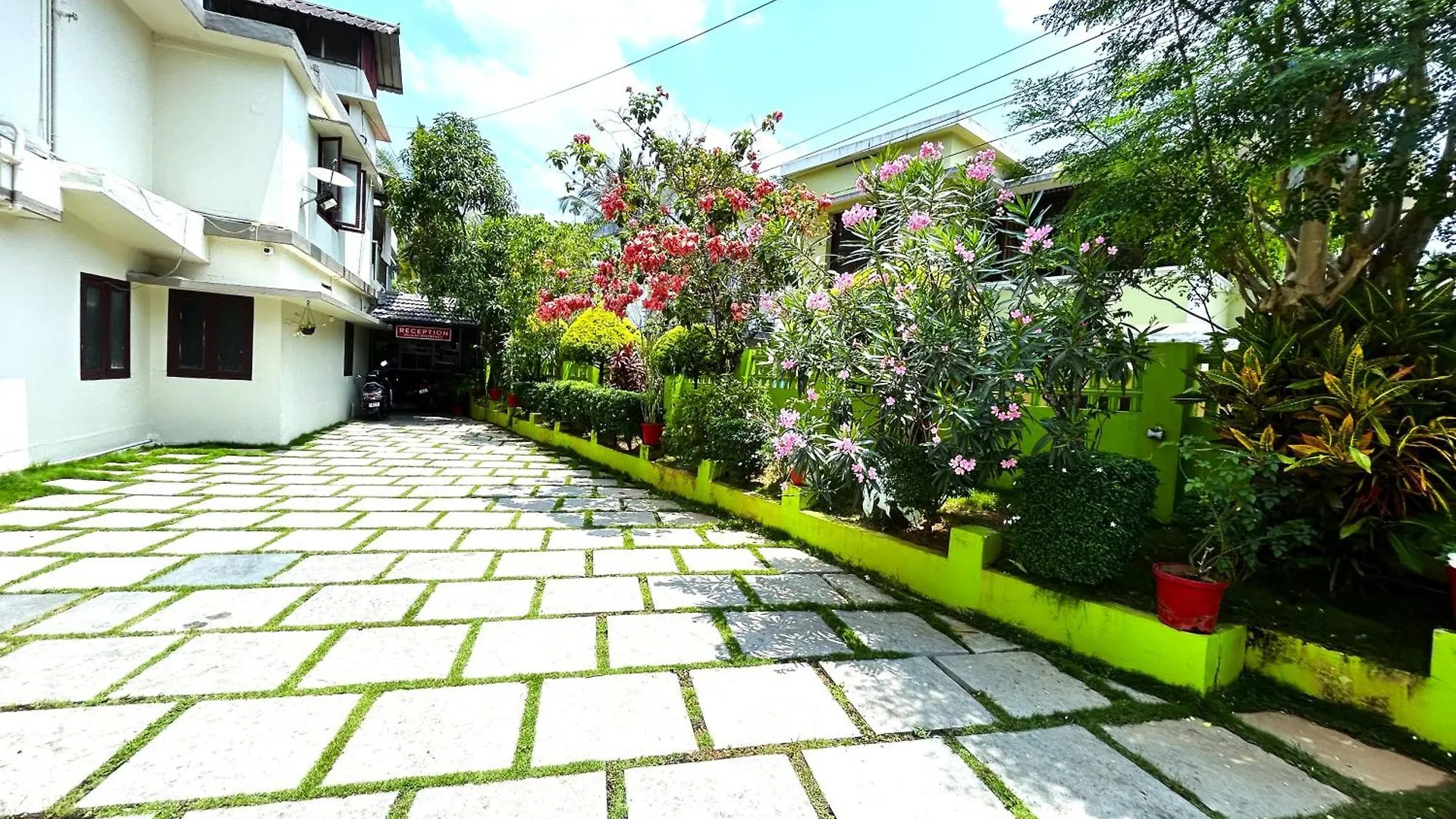 Deluxe Residency Hotel Kalpetta
