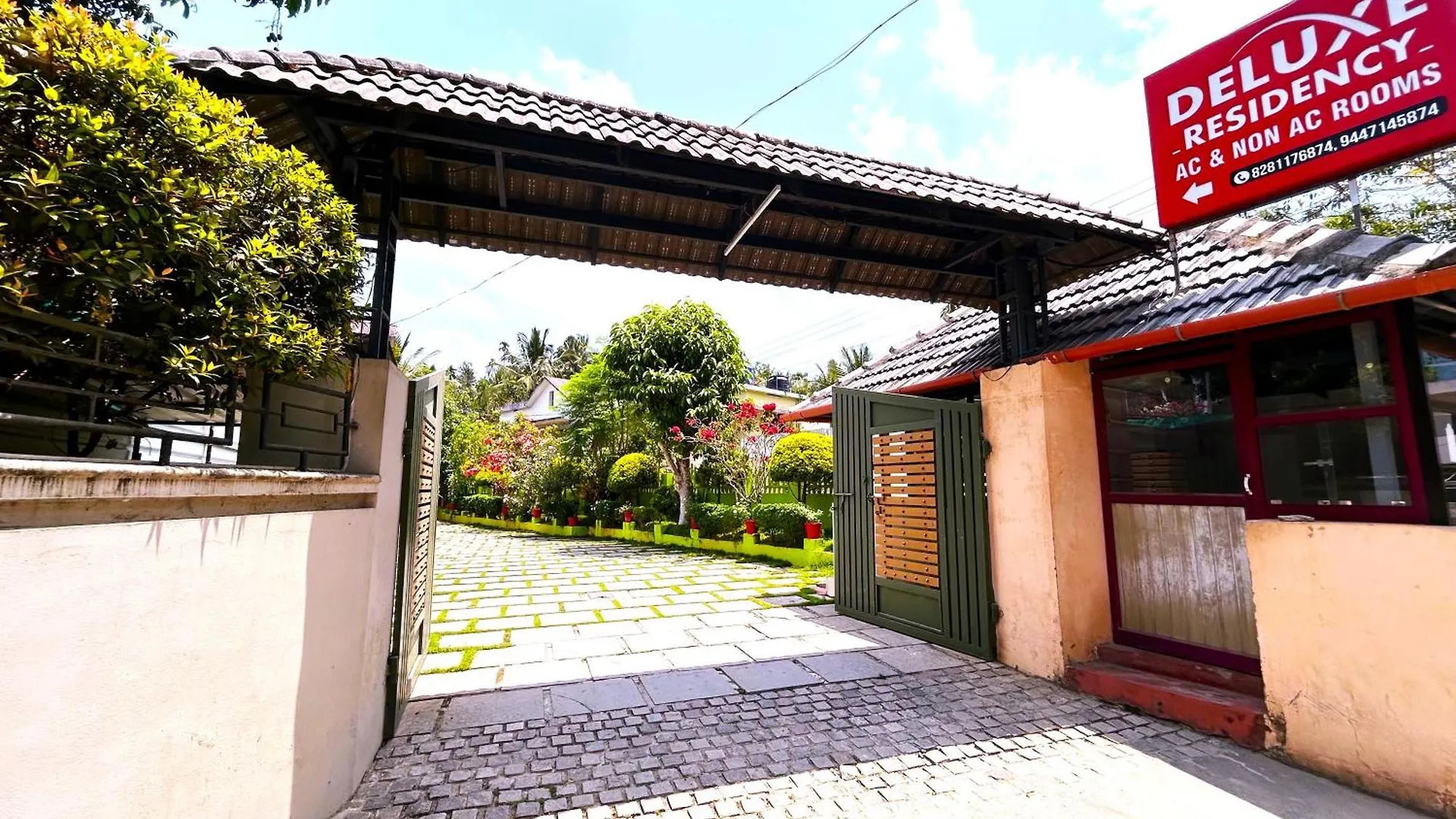 Deluxe Residency Hotel Kalpetta Guest house