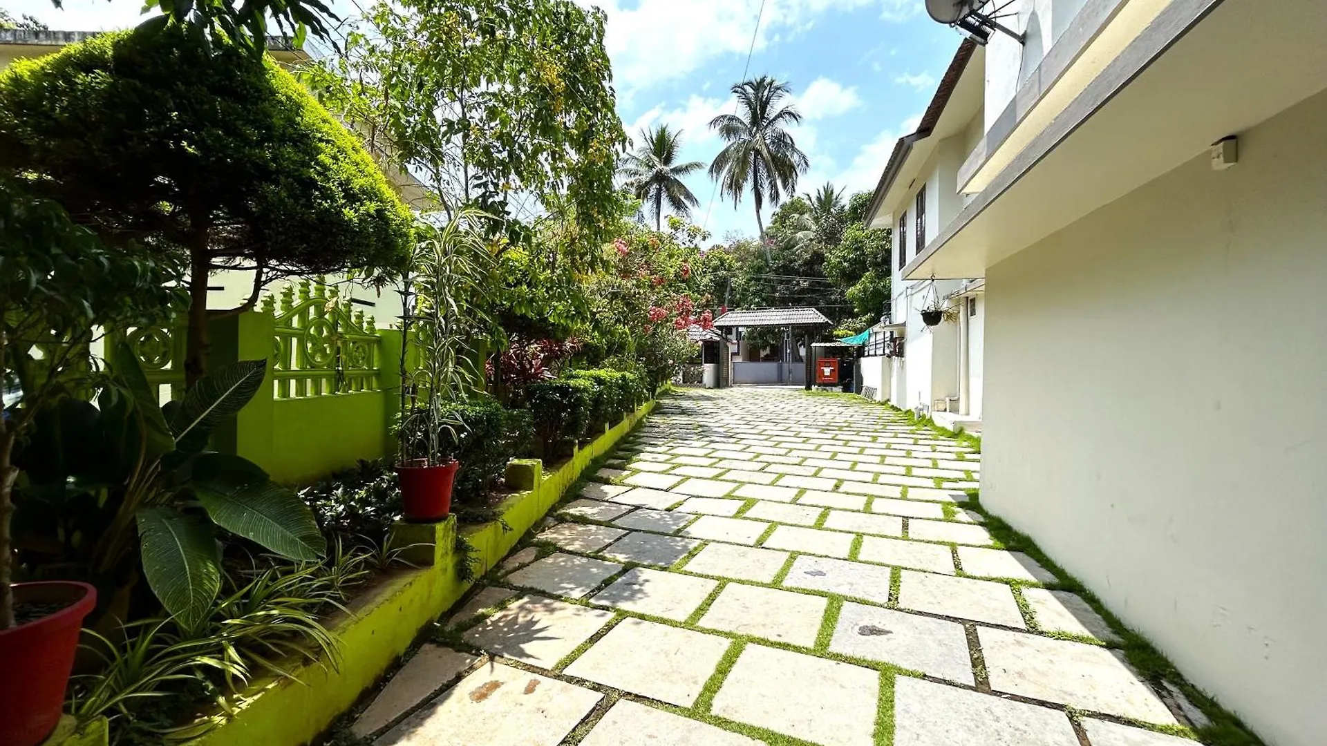 Deluxe Residency Hotel Kalpetta