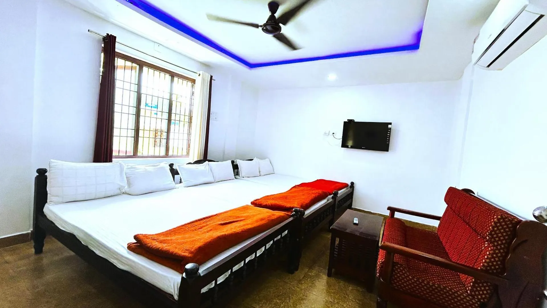 Deluxe Residency Hotel Kalpetta 5*,  India