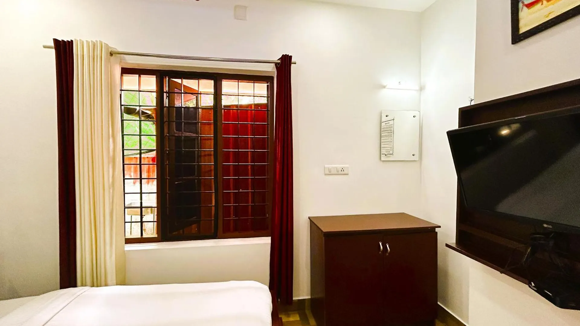 Deluxe Residency Hotel Kalpetta 5*,