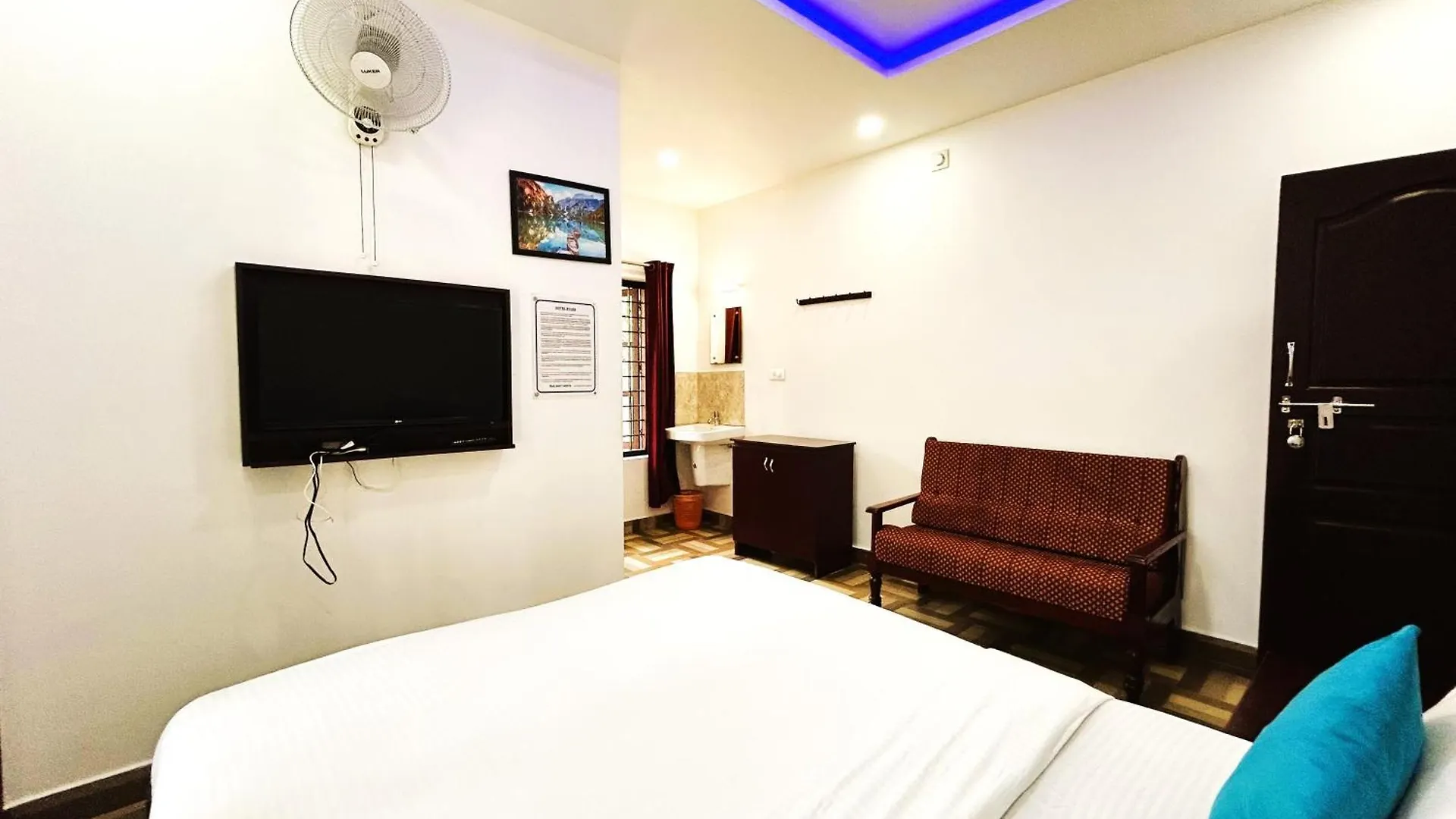Deluxe Residency Hotel Kalpetta Guest house