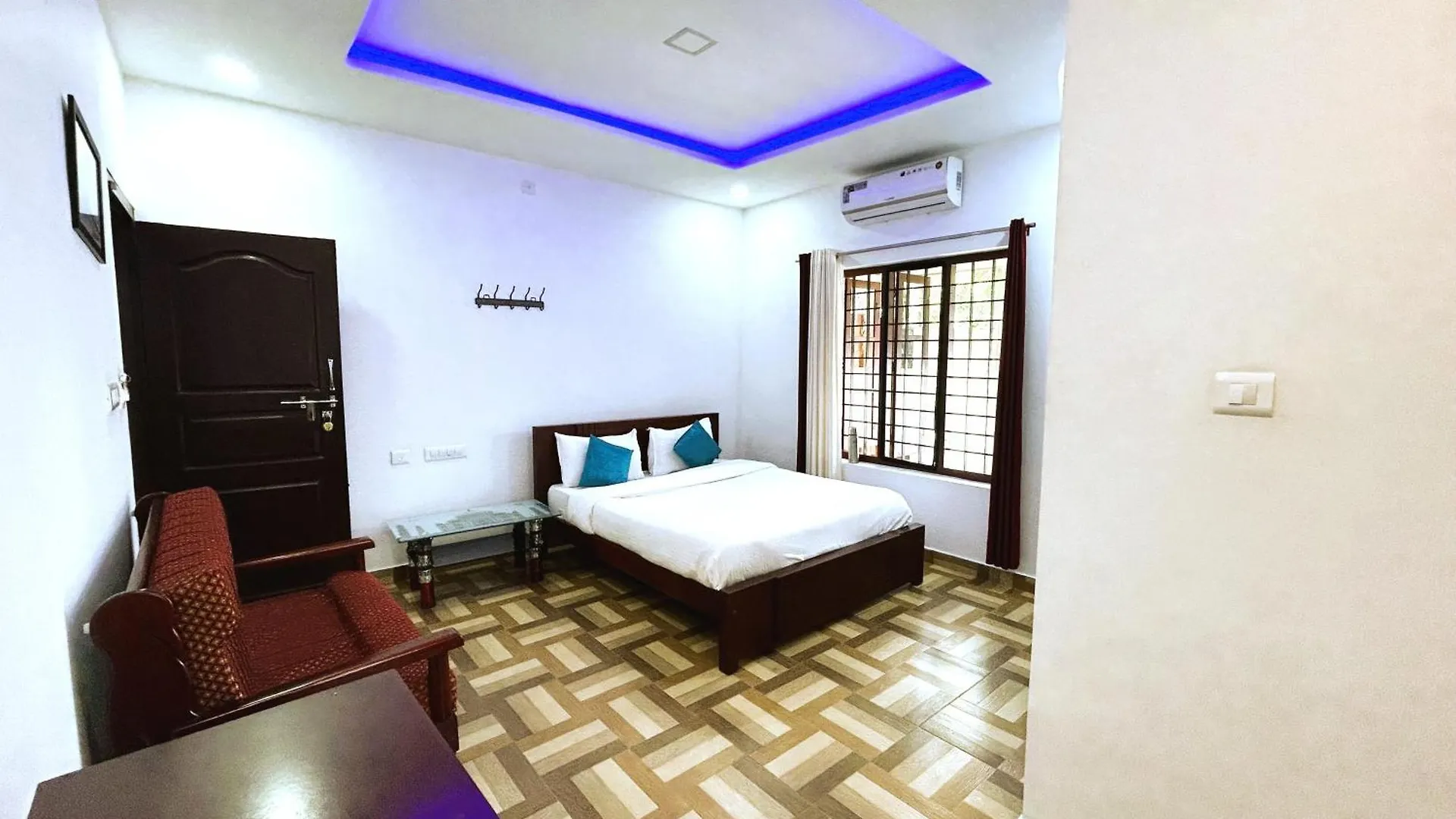 Deluxe Residency Hotel Kalpetta Guest house