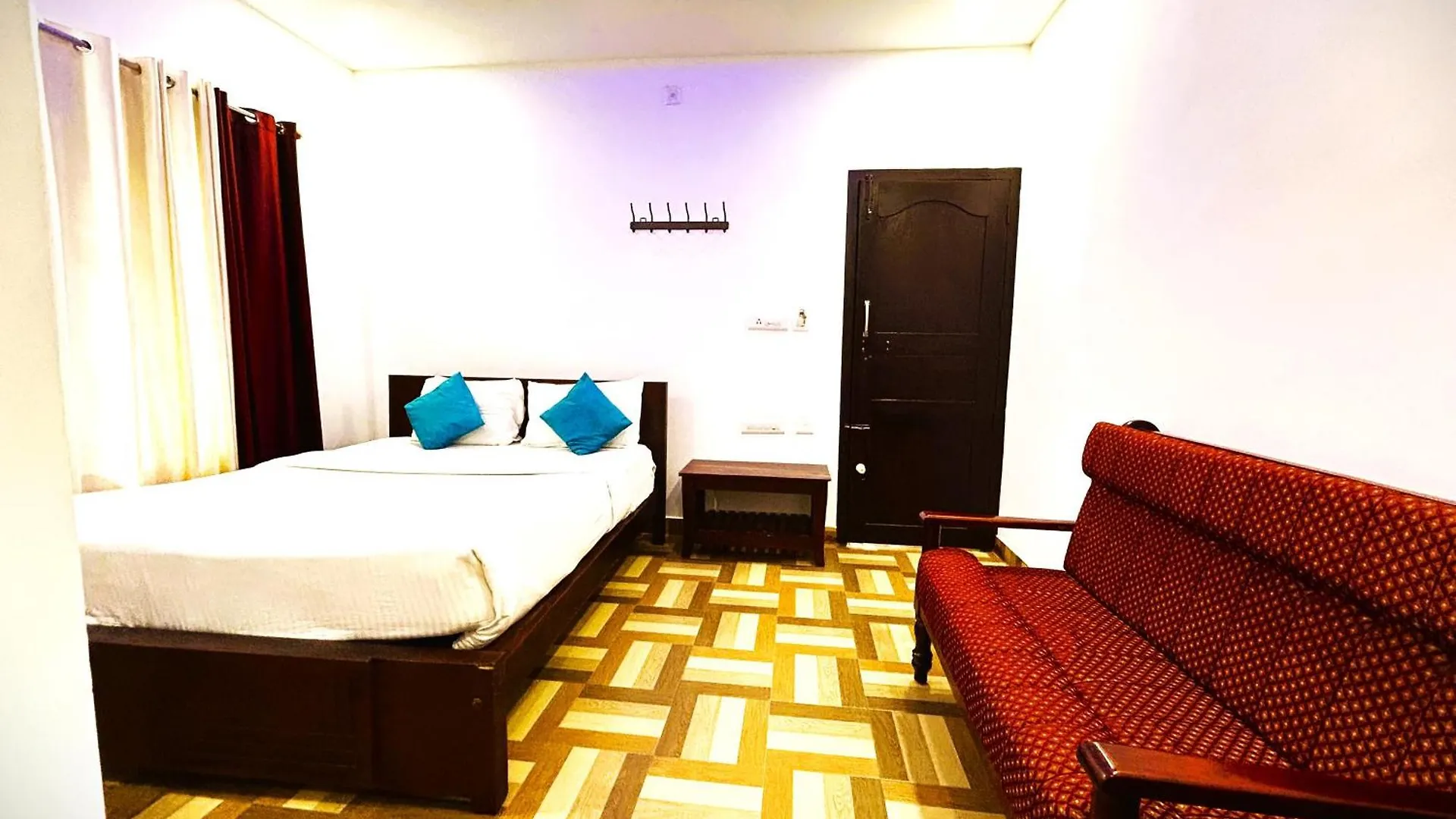 Deluxe Residency Hotel Kalpetta