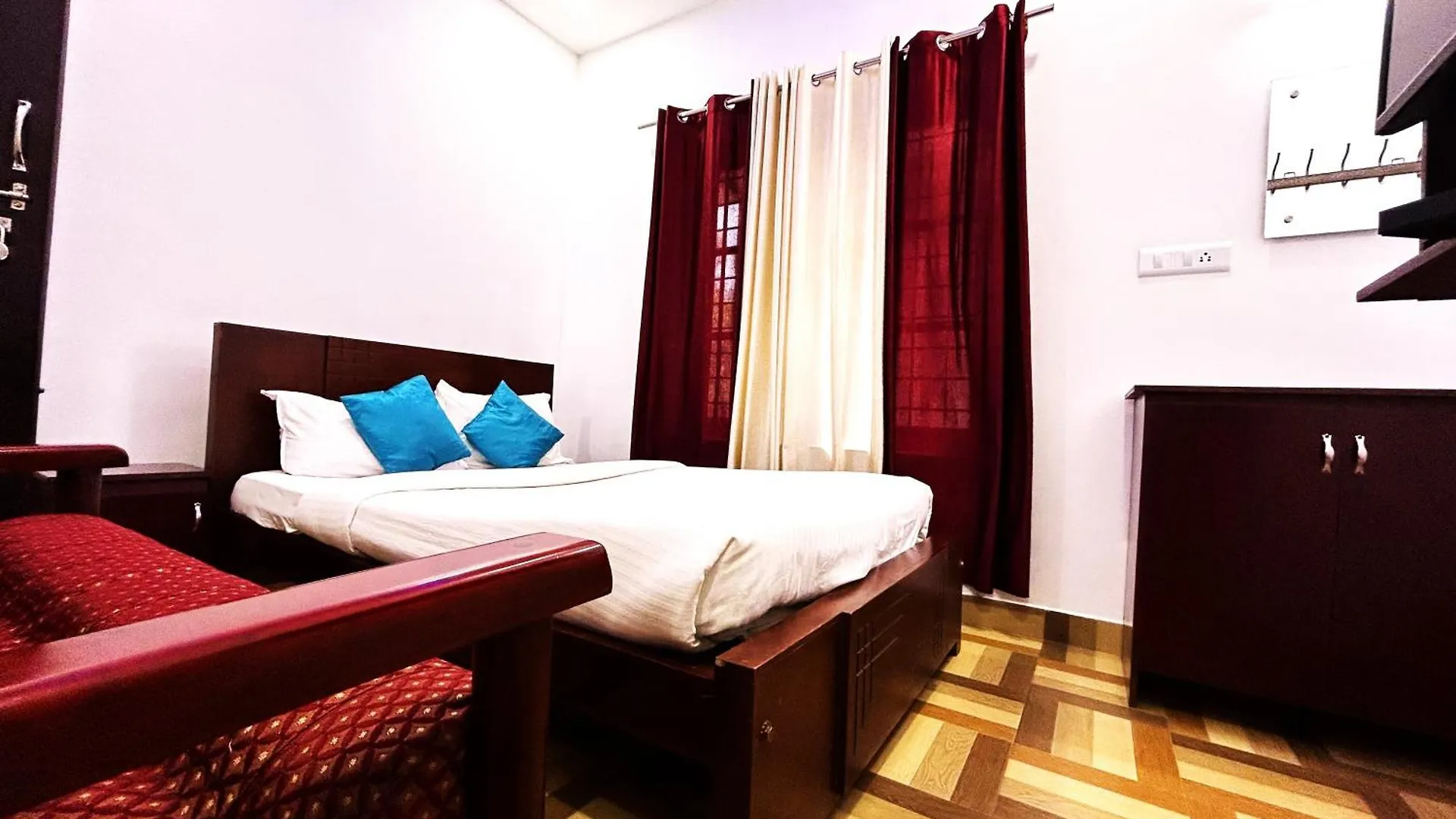 Deluxe Residency Hotel Kalpetta India