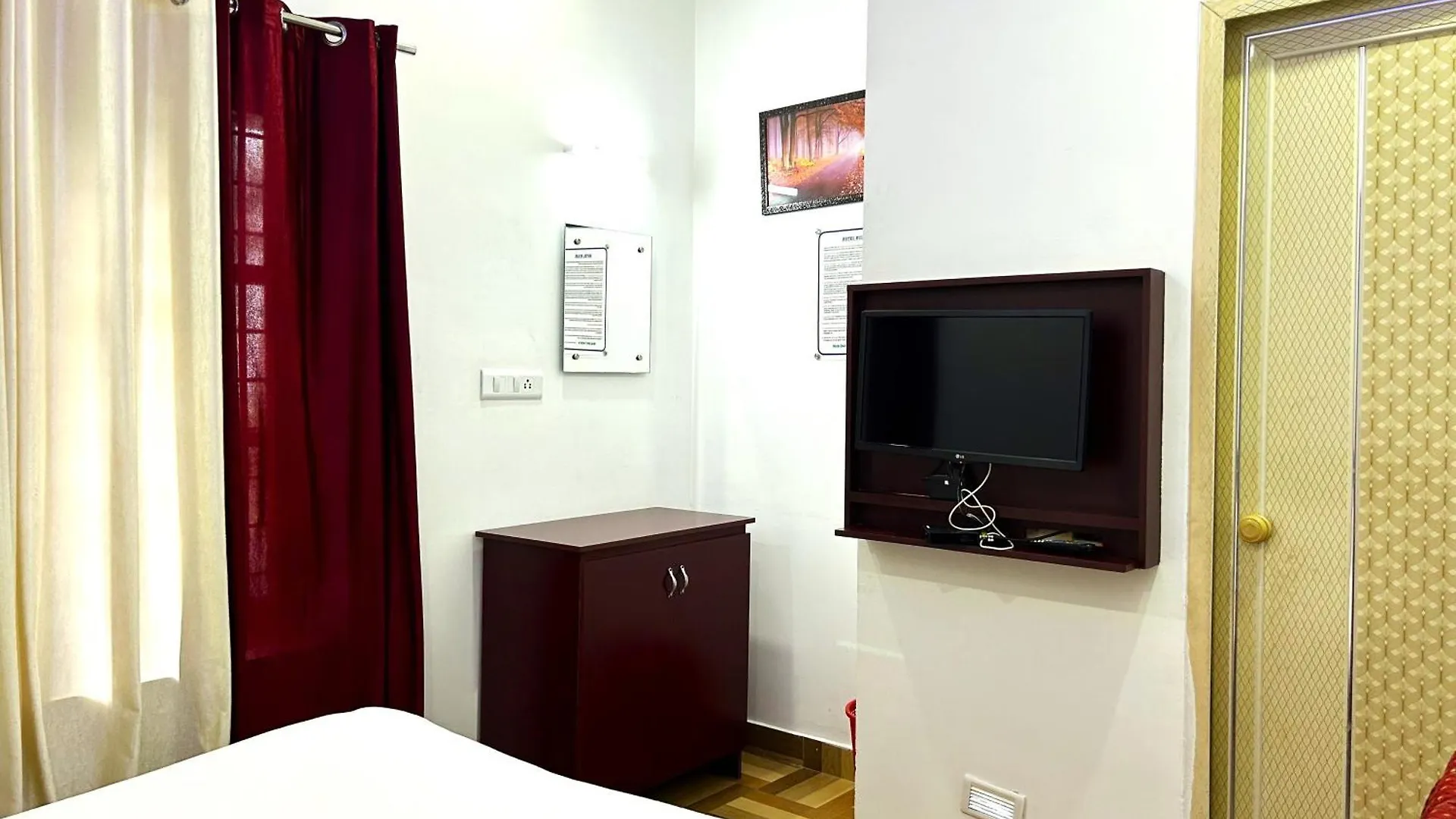 Deluxe Residency Hotel Kalpetta Guest house