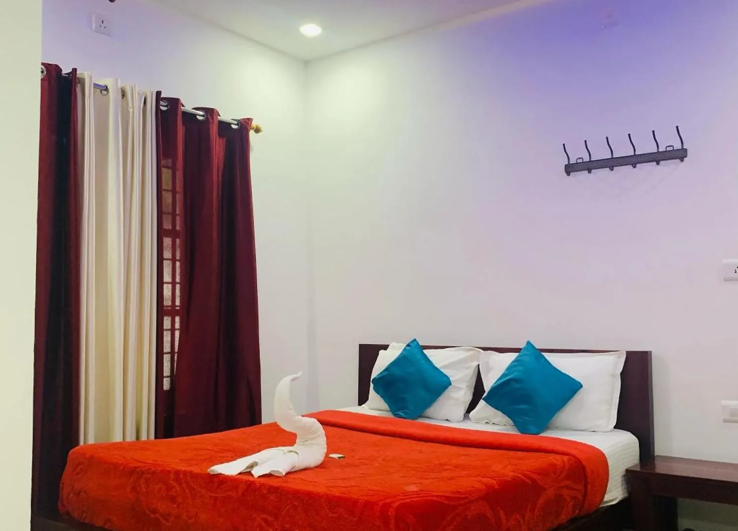 Deluxe Residency Hotel Kalpetta Guest house