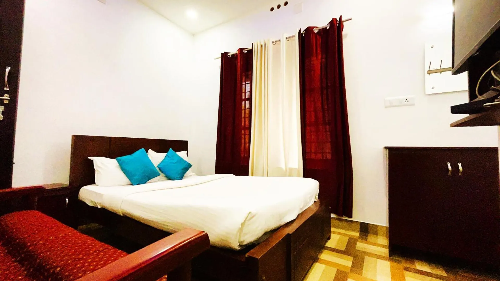 ***** Guest house Deluxe Residency Hotel Kalpetta India