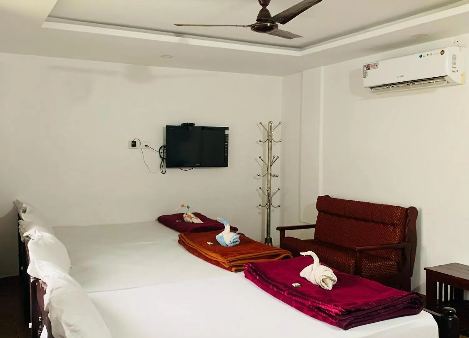 Deluxe Residency Hotel Kalpetta